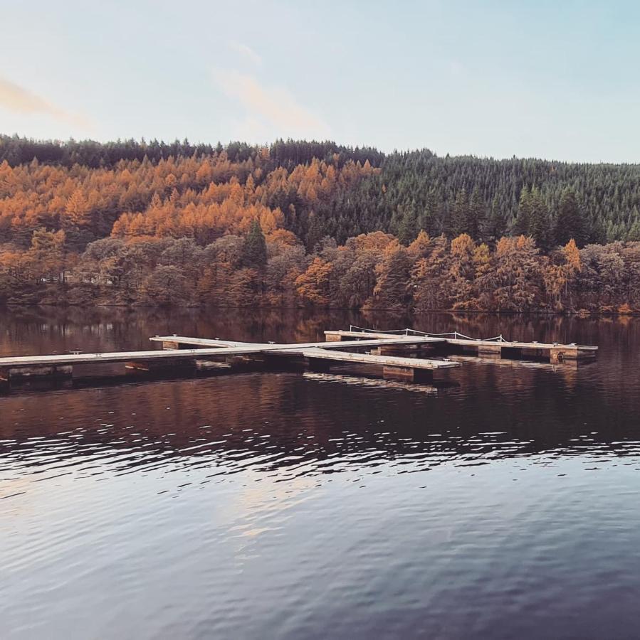 Bonnie Lodge-Lochside Location With Hot Tub Invergarry Exterior photo