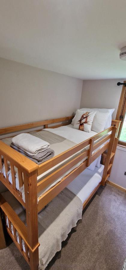 Bonnie Lodge-Lochside Location With Hot Tub Invergarry Exterior photo