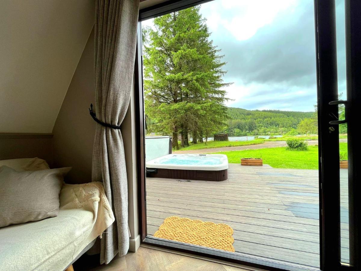 Bonnie Lodge-Lochside Location With Hot Tub Invergarry Exterior photo