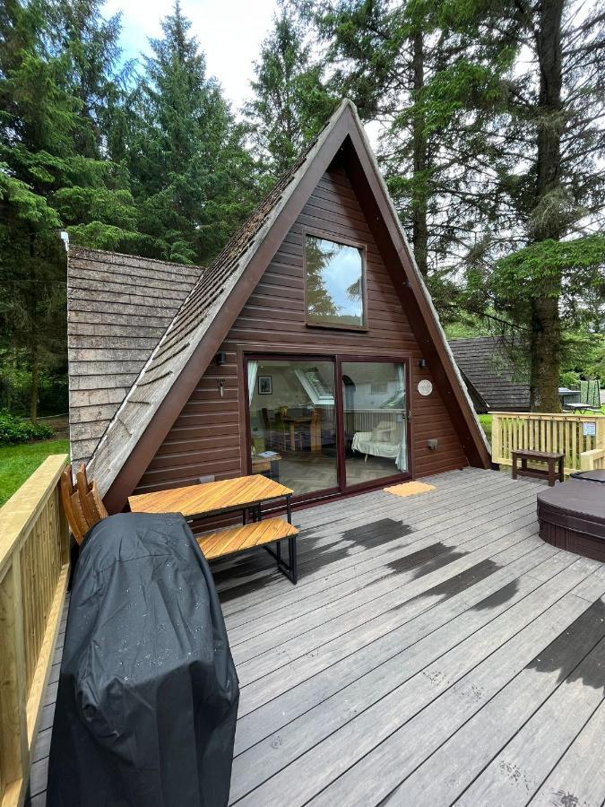 Bonnie Lodge-Lochside Location With Hot Tub Invergarry Exterior photo